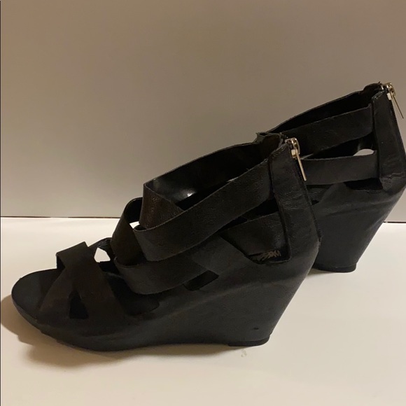 MOSSIMO BLACK FAUX LEATHER WEDGE SANDALS FOR FALL - Picture 4 of 9